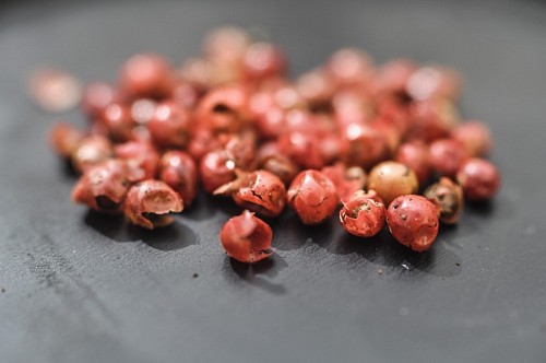 alimentos e bebidas Pimenta vermelha em fundo preto