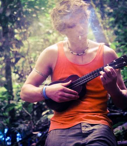 Homem, tocando, violão