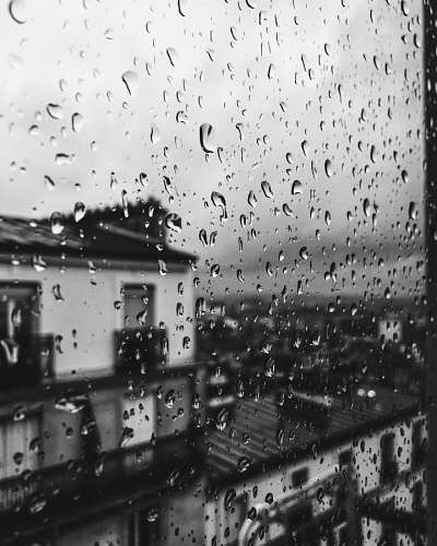 Pingos de chuva na janela