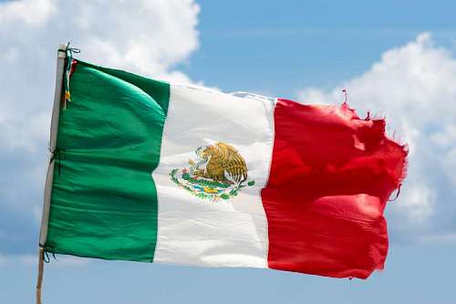 mexicano Bandeira do México tremulando ao vento