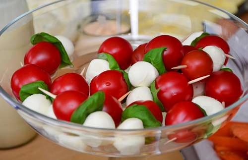 tomates cereja Salada com tomate cereja e mussarela