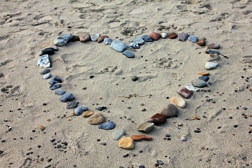 paixao Hd imagens do amor Coração formado com pedras na areia