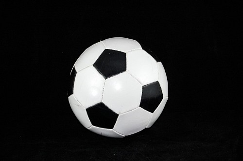 Bola de futebol com fundo preto