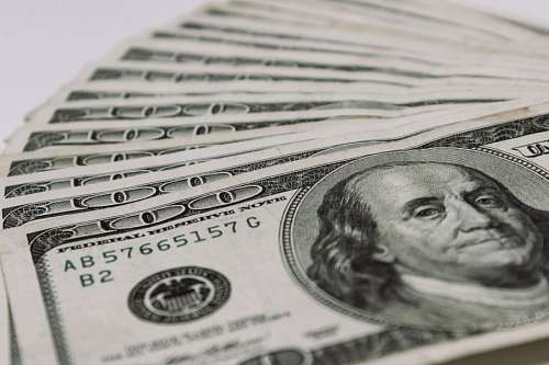 Cem notas de dólar