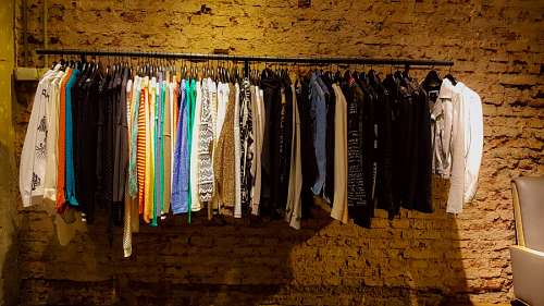 Roupas em loja