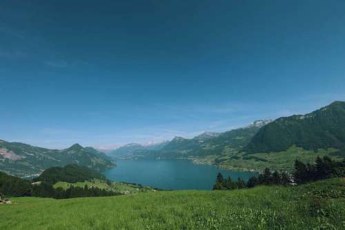 Montañas de Suiza - Vista desde el verano de la montaña suiza.