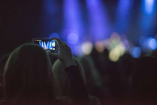 Um, mulher, com, um, telefone pilha, em, concerto