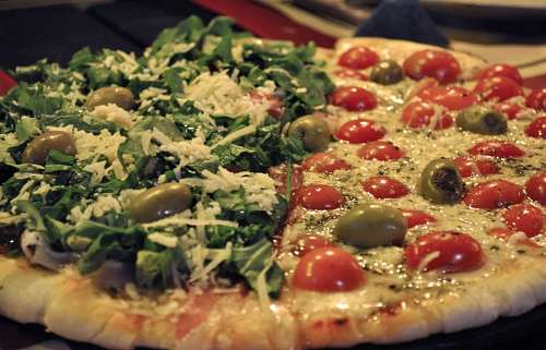 tomates cereja Pizza Rucula e Tomate Cereja