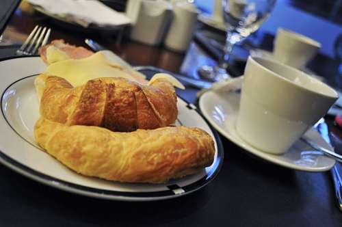 pequeno almoco Croissants de pequeno-almoço