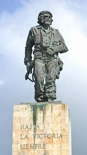 bronzeado Estátua de Che Guevara em Cuba