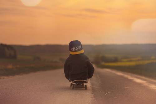 divertimento Menino no skate