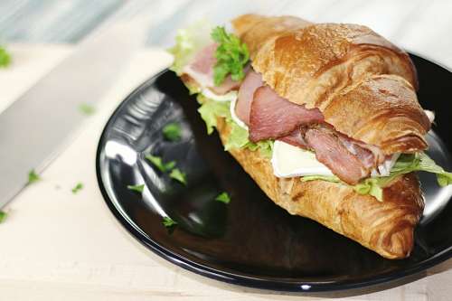 manteiga Croissant com presunto e queijo