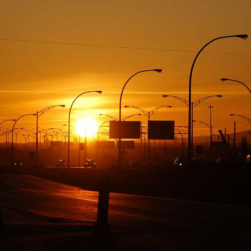 Pôr do sol na estrada