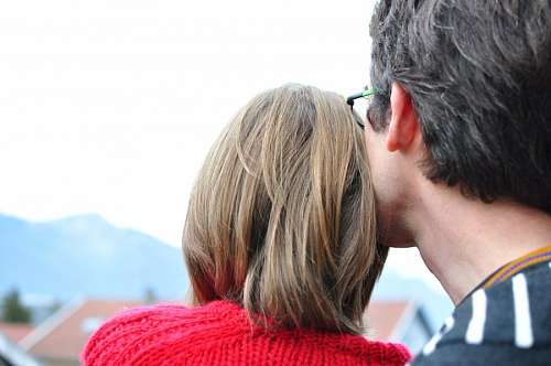 duas mulheres Homem amoroso com sua esposa