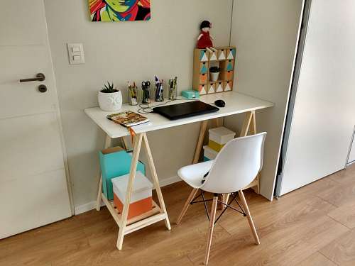 arrumado Mesa de trabalho em casa