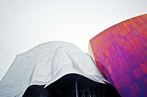 curva forma EMP Museum, Seattle, Estados Unidos