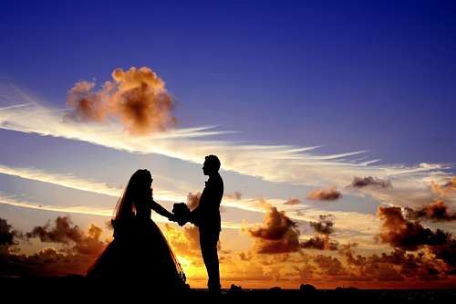 apenas Apenas casado sob o pôr do sol