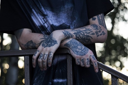 imagens gratis Mãos, tatuado, jovem