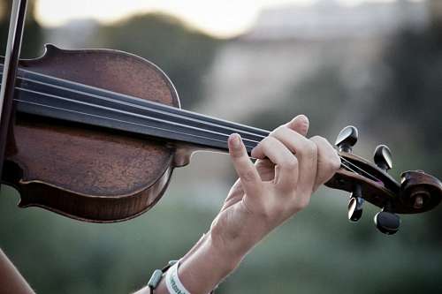 executando Violino
