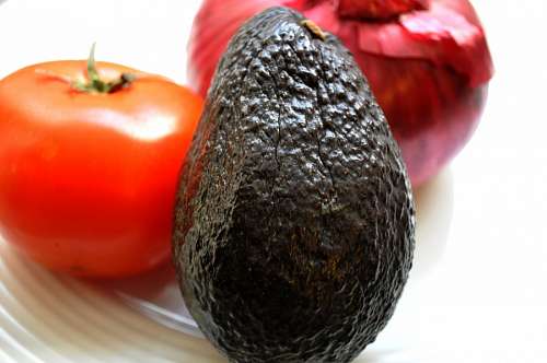 Tomate, abacate, cebola
