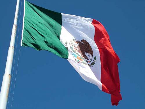 mexicano Bandeira do México a partir de baixo
