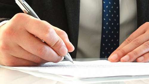 Homem, assinando, contrato