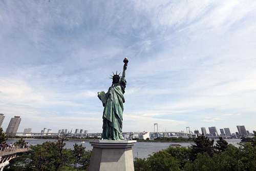 estatua liberdade La réplica de la Estatua de la Libertad también se encuentra en Tokio. Se llama Odaiba Estatua de la Libertad.