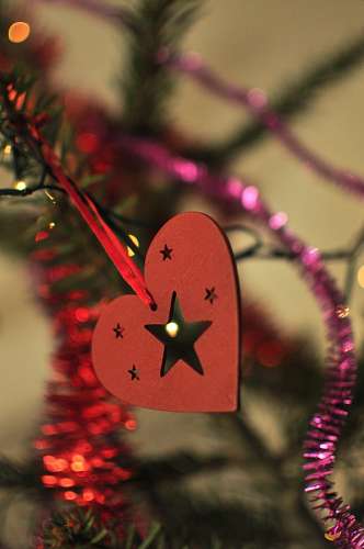 papelao Enfeite de natal com estrelas e corações