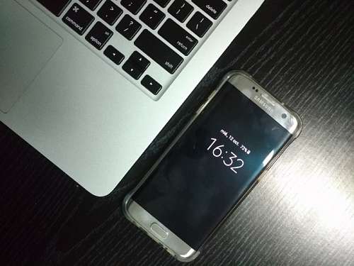 trabalho movel Mesa com Notebook e Smartphone