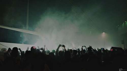 considerando Pessoas em concerto