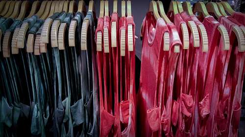 Roupas em loja
