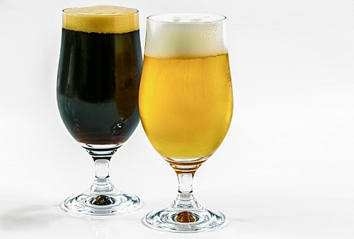 Cerveja preta e loira