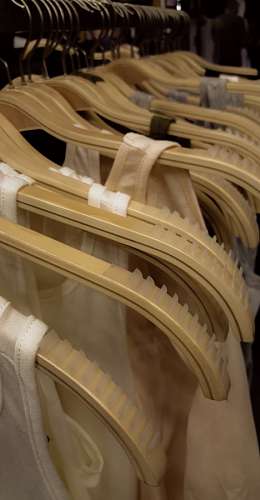 Roupas em loja