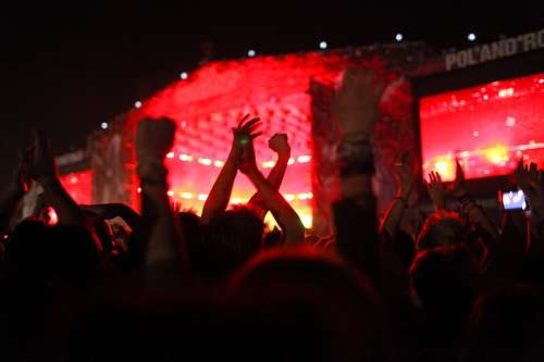foco seletivo Pessoas celebrando em concerto