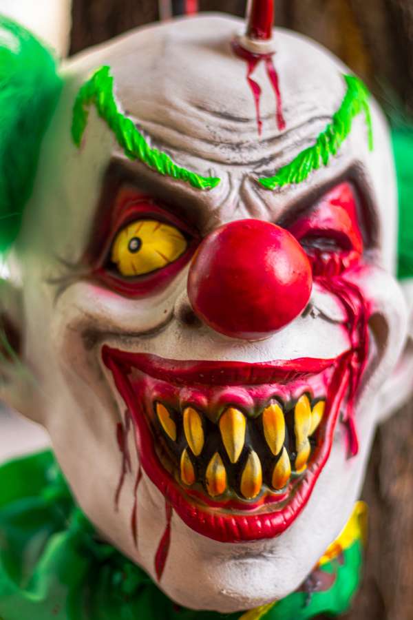 assustador, palhaço, dia das bruxas, horror, mal, personagem, circo, medo, assustador, traje, férias, homem, maquiagem, ilustração, carnaval, monstro, festa, plano de fundo, vetor, assassino, arte, palhaço, vermelho, assustador, susto, assassino, susto, ícone, pessoa, máscara, noite, preto, celebração, louco, psicopata, terror, aterrorizante, rosto, engraçado, bobo da corte, desenho animado, assustador, desempenho, logotipo, nariz, isolado, escuro, design, pânico, diversão