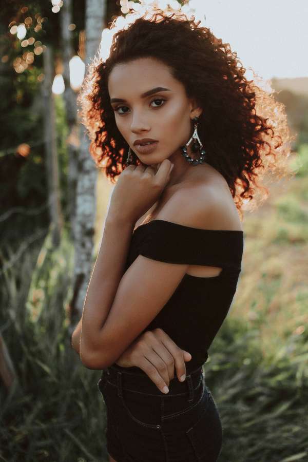 Brasileiro, Latino, Mulher, Jovem, Beleza, Modelo, Ao ar livre, Olhando para a câmera, Olhando para a câmera, Dia, Mulher, 20 anos, Brasil, Colorido,