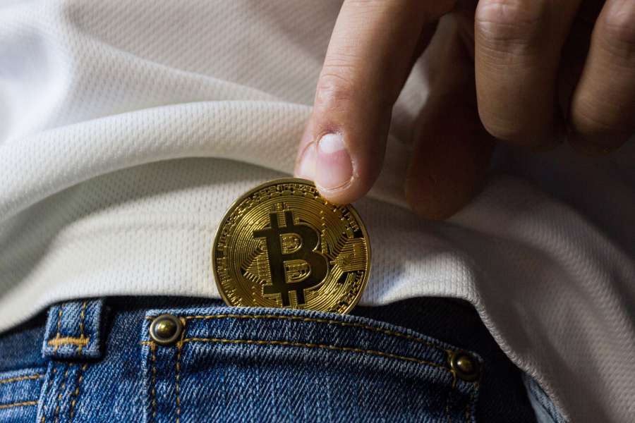 conceitual, economia, finanças, financeiro, internet, dinheiro, rede, mercado, web, banco, negócios, bitcoin, dinheiro, moeda, conceito, símbolo, bancário, comprar, comércio, comércio eletrônico, eletrônico, câmbio, ouro, rede, pagar, pagamento, foto, render, brilhante, comércio, virtual, comércio eletrônico, dourado, muitos, monetário, brilho, anônimo, moeda, bit, blockchain, criptografia, criptomoeda, bitcoin, digital, fiduciário, moedas de ouro, metal de imagem macro sinal amarelo
