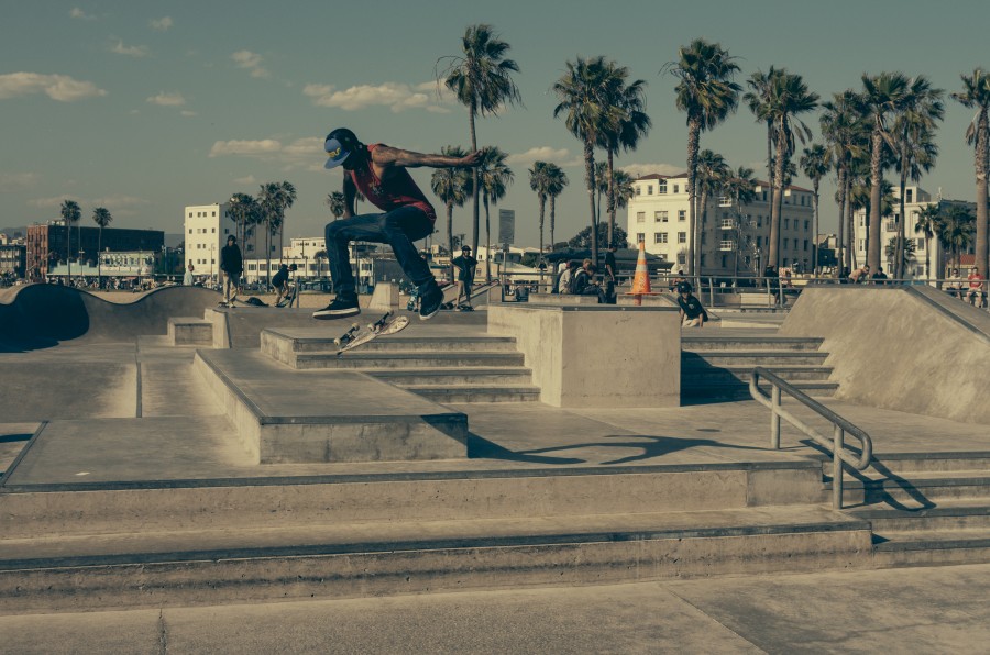 uma pessoa, pessoas, homem, skate, skatista, salto, salto, salto, escada, jovem, urbano, esportes, equilíbrio,