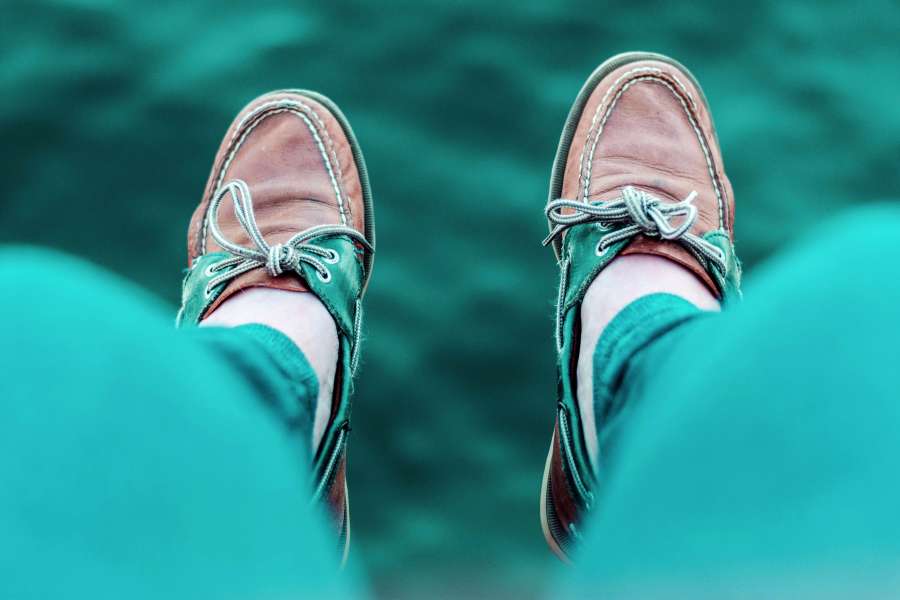 estilo, homem, moda, homem, sapatos, calças, branco, estilo de vida, moderno, verde, plano de fundo, barba, bonito, usar, moderno, moderno, modelo, pé, calçado, diversão, cavalheiro, pernas, roupas, esporte, casual, sapato, design, couro, par, alegria, pessoa, cara
