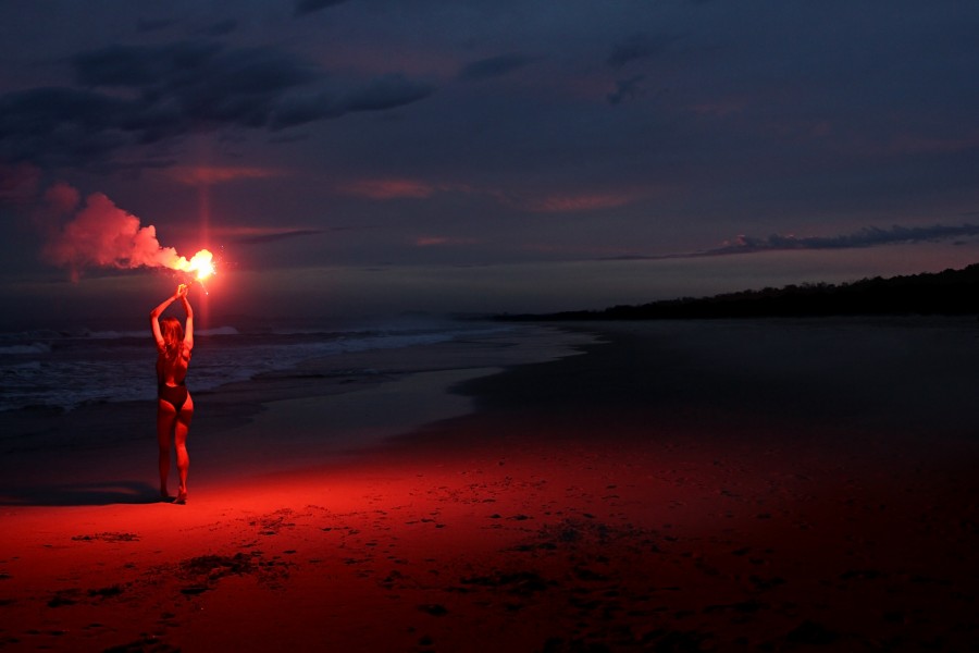 praia, tocha, fogo, malabarismo, verão, noite, noite, vingança, mulher, uma pessoa, resgate, sinal, perigo,