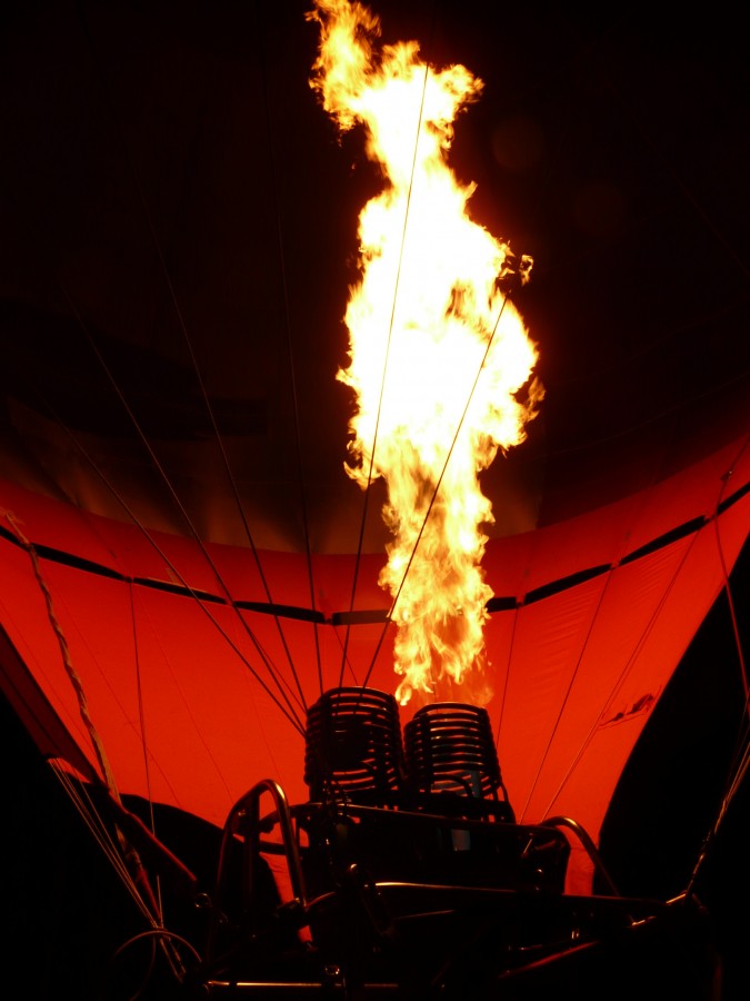 queimador, queimador de gás, chama, calor, fogo, balão, balão de ar quente, ar quente, luz, noite, colorido, cor, brilho, laranja, balão aerostático,