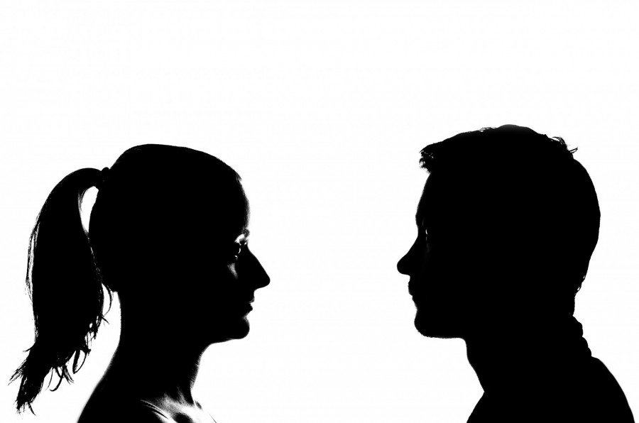fundo branco, casal, homem, mulher, sombra, escuro, problema, ciúme, olhar,