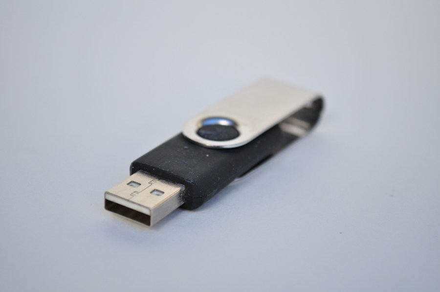 Fundo branco, estúdio tiro, cortar, um objeto, pendrive, usb, dispositivo, tecnologia, compensação externa,