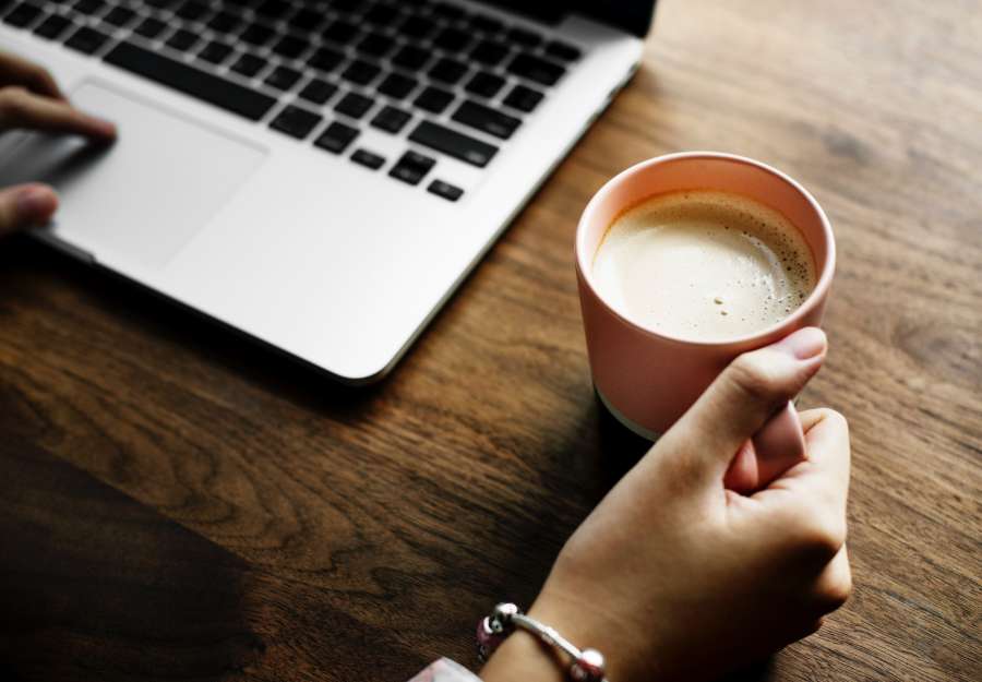 xícara, café, escrivaninha, laptop, escritório, uma pessoa, woman, breakfast,