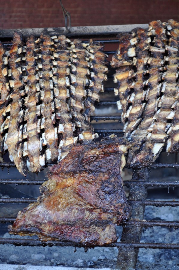 Assado, Grill, Grill, Comida Típica, Tradição, Campo, Carne, Costela, Ribs, Embers, Cozinhado, Quente, Gordura,