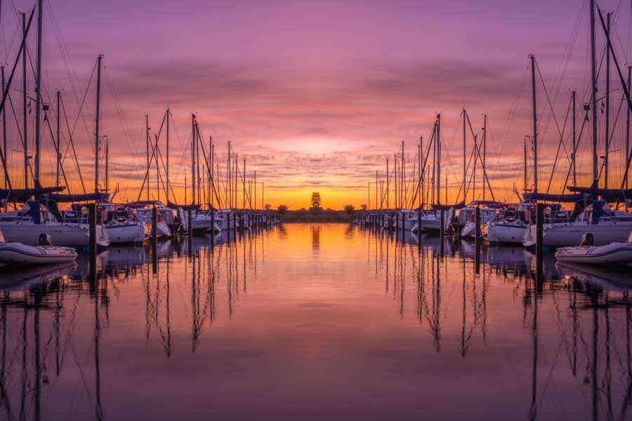 barco, pôr do sol, água, mar, navio, viagem, paisagem, céu, reflexão, atracado, turismo, vela, costa, férias, cais, natureza, oceano, iate, verão, porto, transporte, navio, marina, porto, transporte, marinho, luxo, náutico, veleiro, nascer do sol, ilha, cruzeiro, barco, ao ar livre, doca, iatismo, recreação, europa, esporte, azul, noite, plano de fundo, mediterrâneo, paisagem marinha, férias, ao ar livre, vista, lazer, viagem, bela