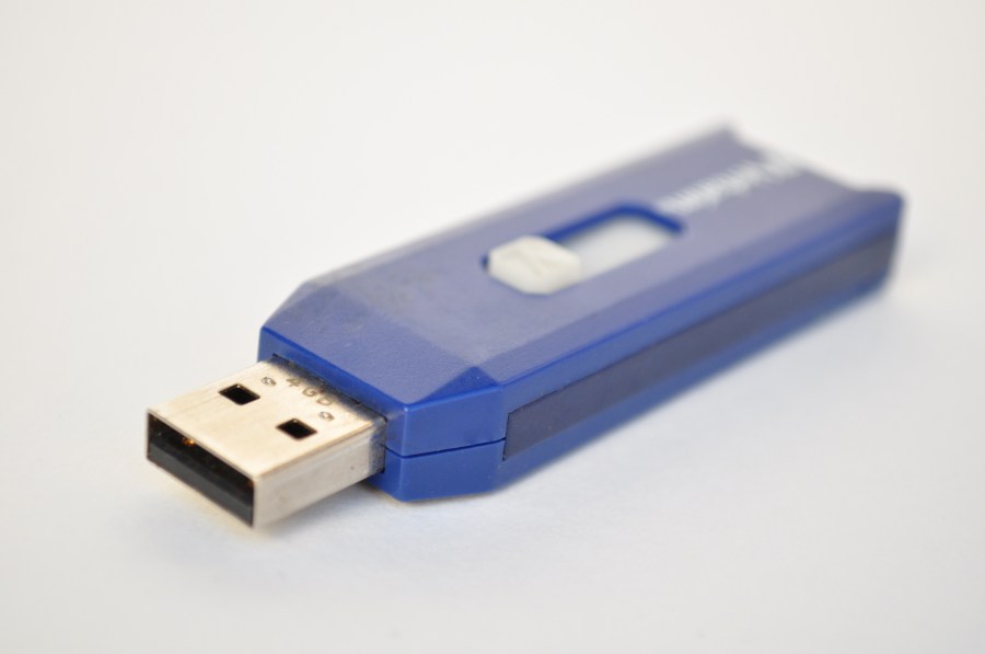 Fundo branco, estúdio tiro, recorte, um objeto, pendrive, usb, dispositivo, tecnologia, compensação externa,