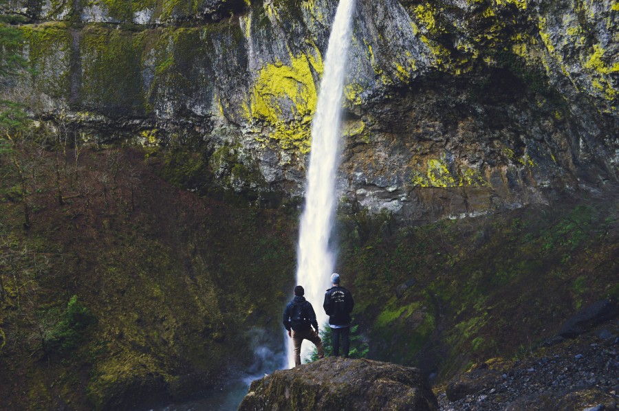 aventura, caminhadas, cachoeira, montanha, paisagem, dia, deslumbrante, duas pessoas, pessoas, esportes, sucesso, chegar,