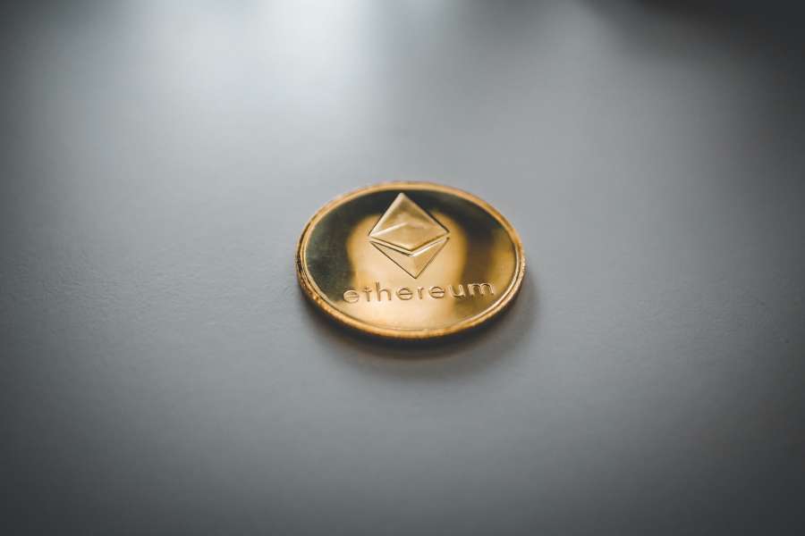 bancário, comprar, mudar, econômico, economia, eletrônico, câmbio, finanças, financeiro, internet, investir, investimento, dinheiro, rede, rede, pagamento, pagamento, onda, compras, comércio, comércio, transação, valor, virtual, e- comércio, dourado, mercado, monetário, web, banco, negócios, moeda, mineração, tecnologia, bitcoin, blockchain, capital, moeda, conceito, criptografia, digital, símbolo, btc, closeup, criptomoeda, ethereum, bitcoin, e business, mineração ethereum, dinheiro virtual
