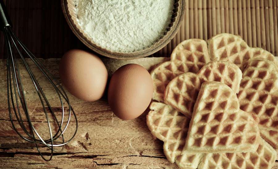 comida, doce, sobremesa, coração, café da manhã, lanche, delicioso, saboroso, forma, waffle, wafer, fresco, pastelaria, padaria, dourado, plano de fundo, branco, gourmet, amor, refeição, caseiro, dia dos namorados, waffles, assado, belga, bélgica, crocante, prato, baga, manhã, mesa, em forma, verão, topo, madeira, almoço, exibição, açúcar, morango, biscoito, espaço, amarelo, saudável, quente